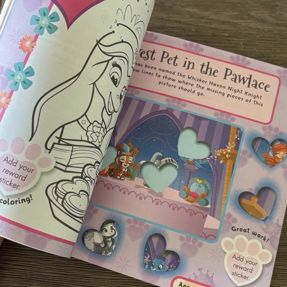 Disney Junior Royal Pets paperback book - Picture 3 of 3